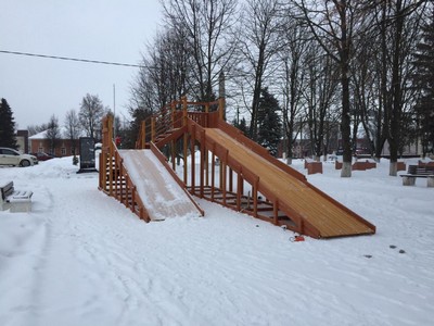 Зимняя деревянная игровая горка TORUDA Север-7 (скат 4.9 м и 7.6 м)